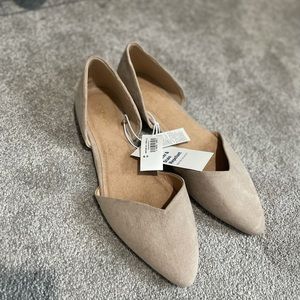 Never worn, old navy size 9.5 dress flats